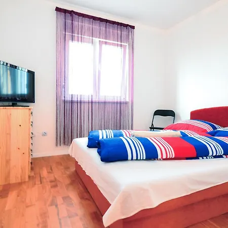 Amazing In With Swimming Pool Апартаменты Нин