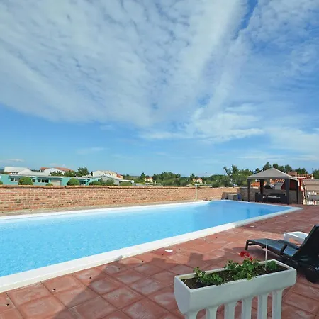 Amazing In With Swimming Pool * Нин