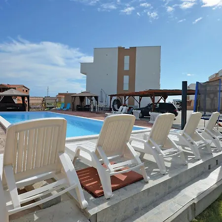 Amazing In With Swimming Pool *