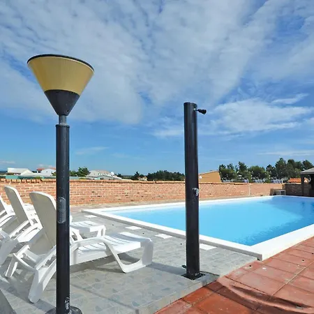 Amazing In With Swimming Pool Апартаменты Нин