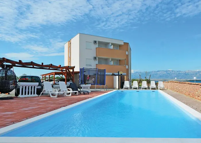 Amazing In With Swimming Pool * ニン