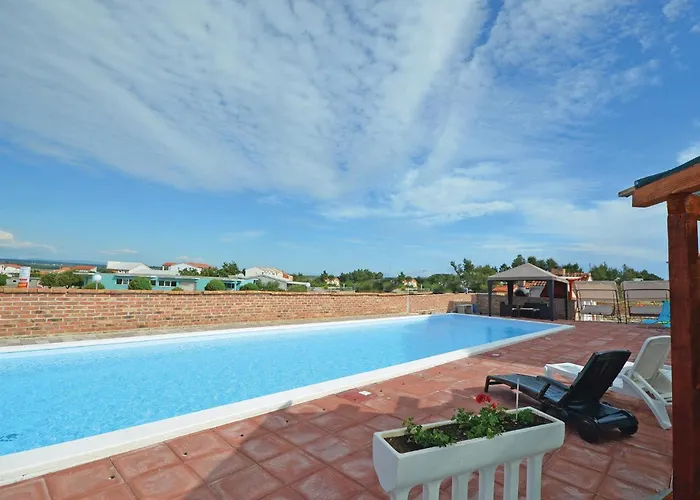 Amazing In With Swimming Pool * Нин