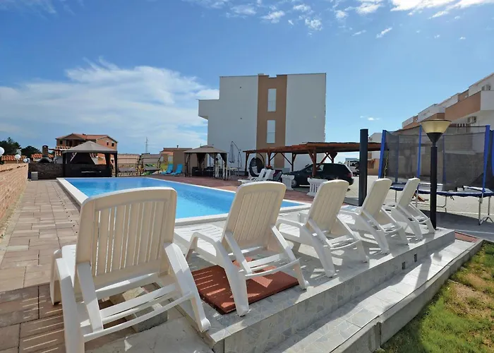 Amazing In With Swimming Pool *