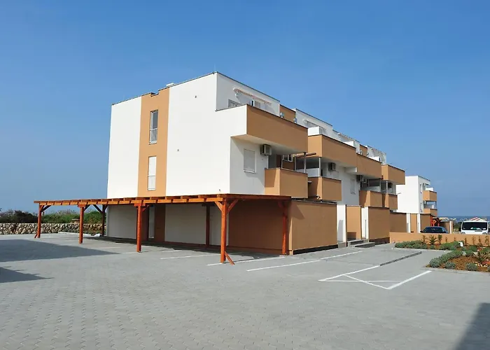 Amazing In With Swimming Pool Апартаменты Нин