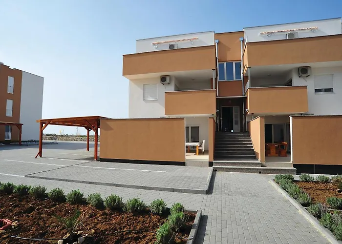 Amazing In With Swimming Pool *