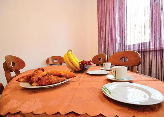 Amazing In With Swimming Pool *