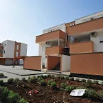 Amazing In With Swimming Pool