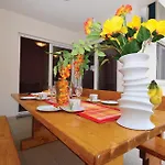 Amazing In With Swimming Pool Apartman