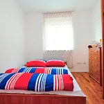 Apartman Amazing In With Swimming Pool Nin