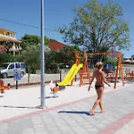 Amazing In With Swimming Pool Apartman